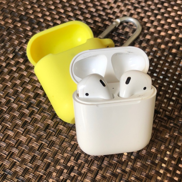 A2032 Wireless Earbuds with Charging Case - White and Yellow - Picture 1 of 3
